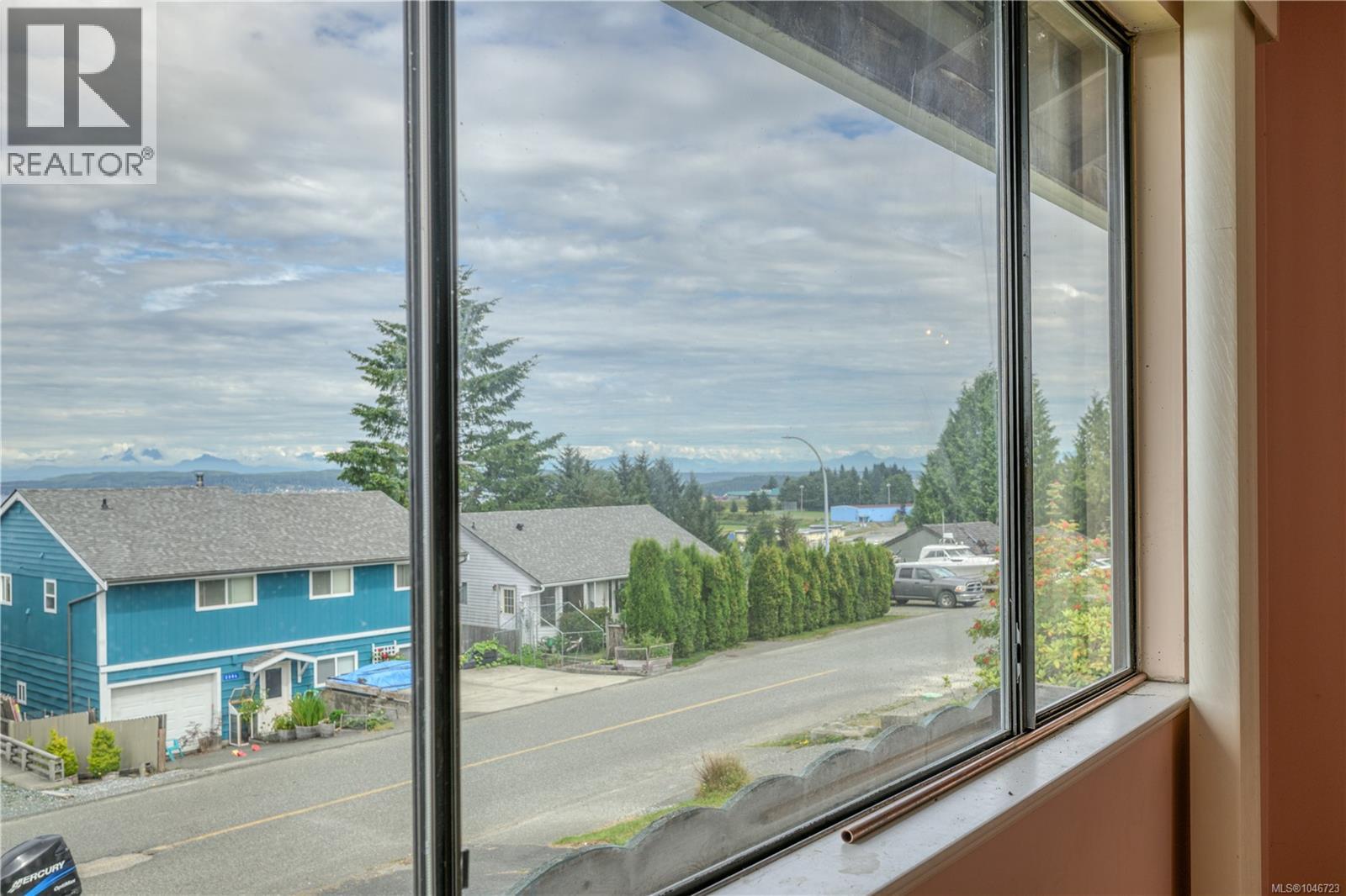 2079 Camosun Cres - Image 6