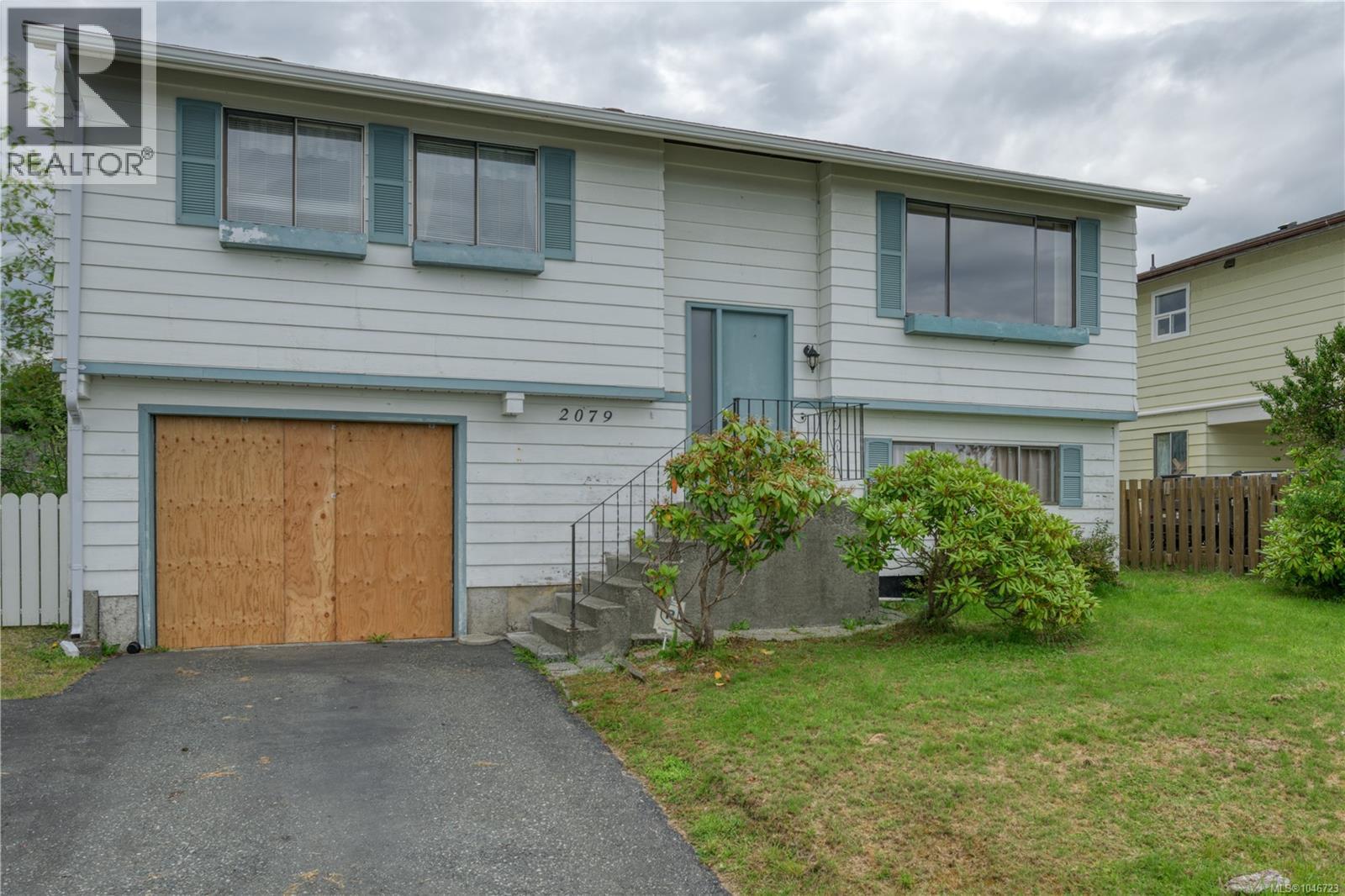 2079 Camosun Cres - 1