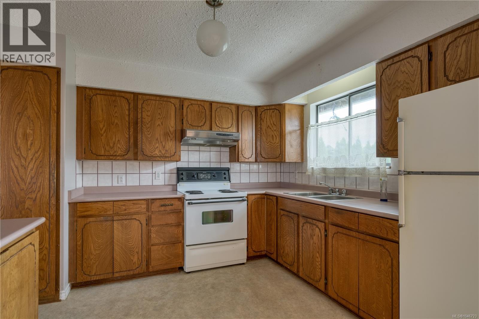 2079 Camosun Cres - 9