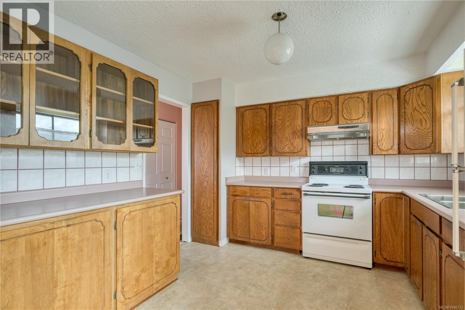 2079 Camosun Cres - Image 10
