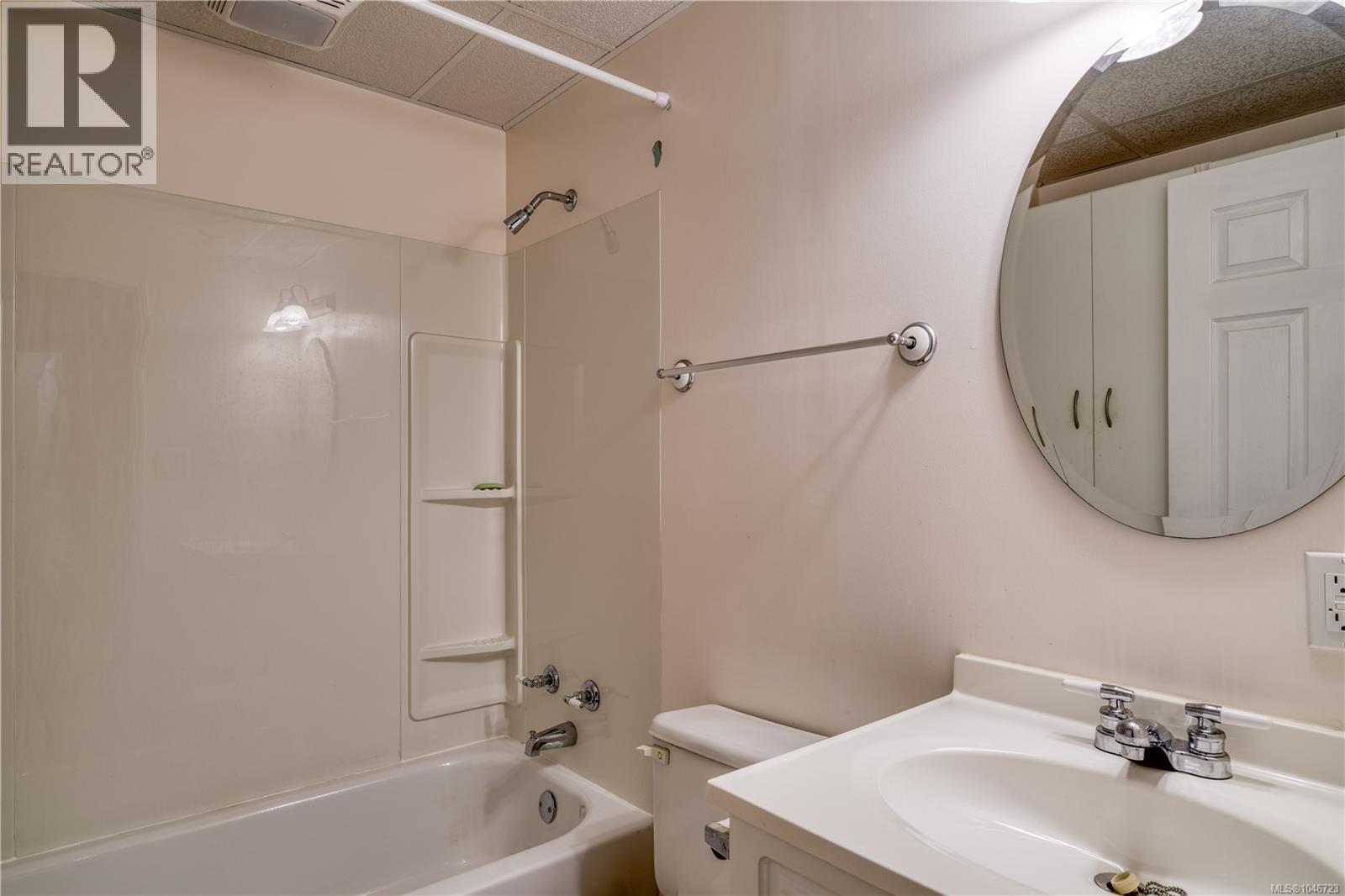2079 Camosun Cres - 26