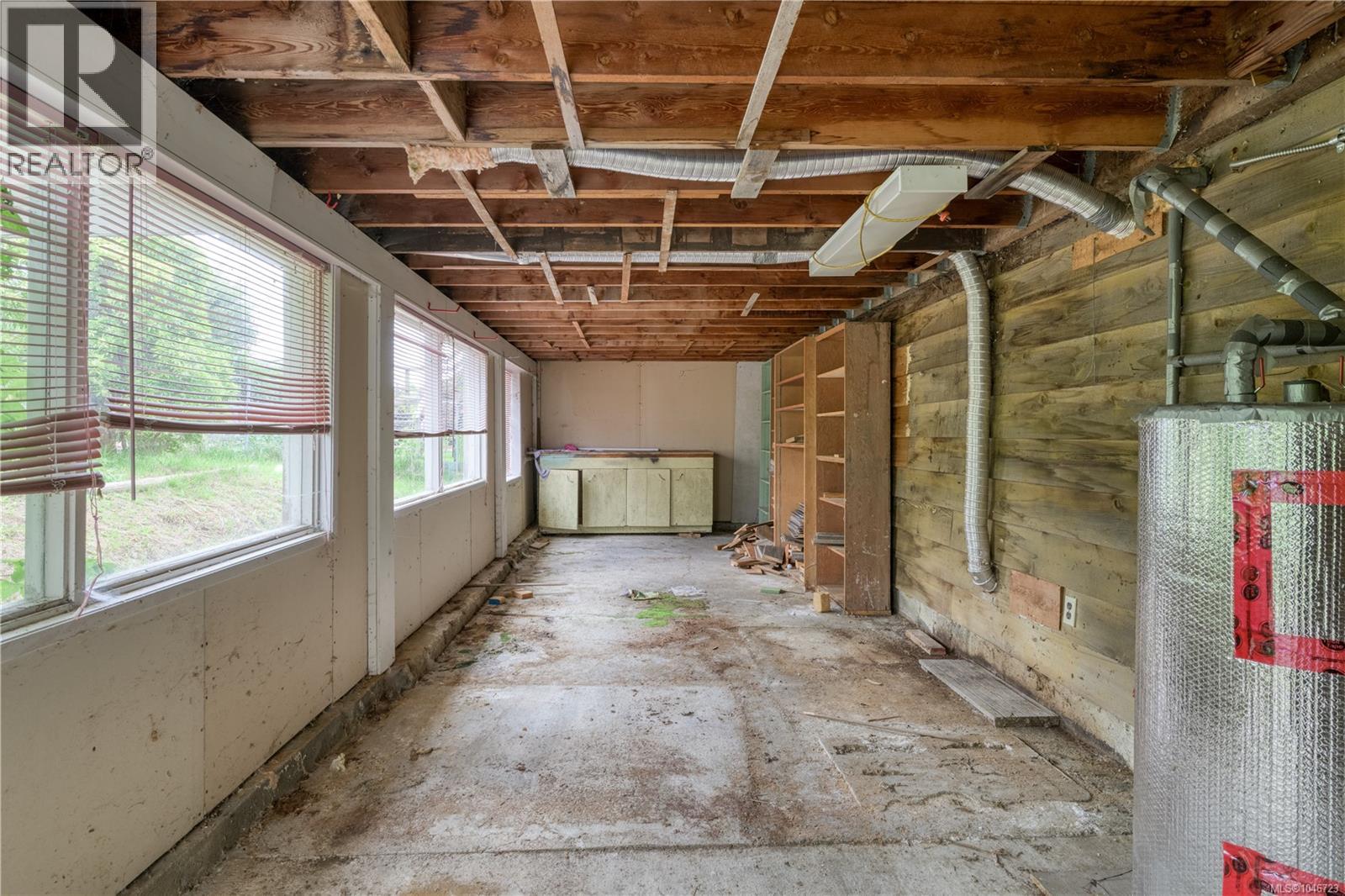 2079 Camosun Cres - 30