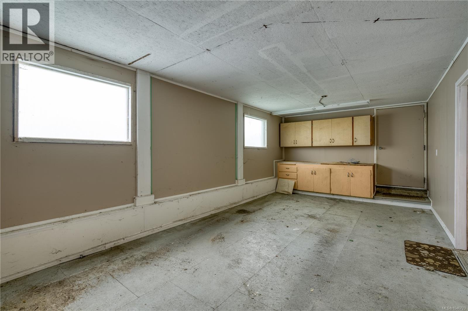 2079 Camosun Cres - Image 29