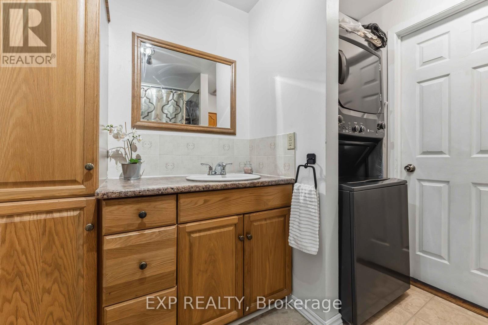2 Bed, 2 Bath House for Sale in Ottawa – 2 – 320 FENERTY COURT, Ottawa – MLS# X13670888 - Image 22