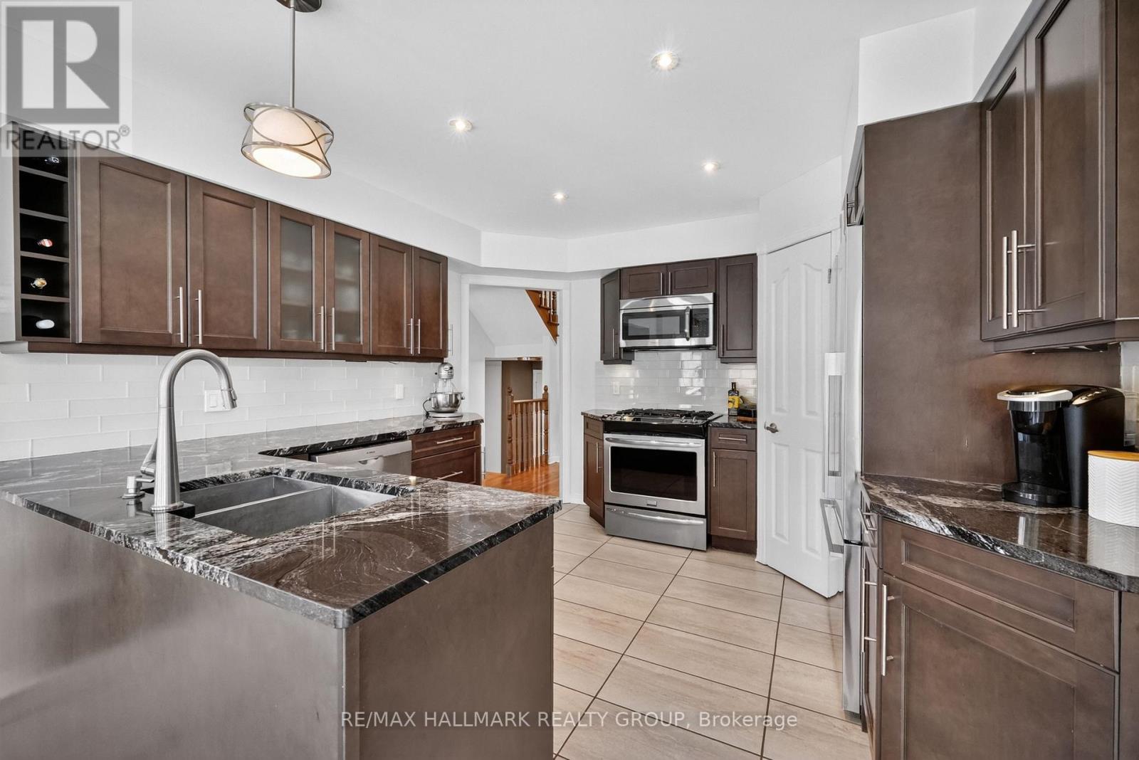 6 Bed, 4 Bath House for Sale in Ottawa – 1091 CHAREST WAY, Ottawa – MLS# X13670928 - Image 11