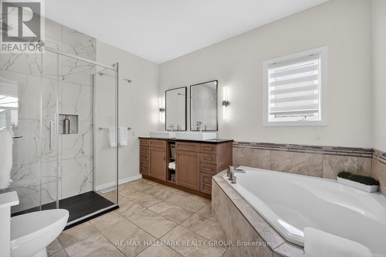 6 Bed, 4 Bath House for Sale in Ottawa – 1091 CHAREST WAY, Ottawa – MLS# X13670928 - Image 24