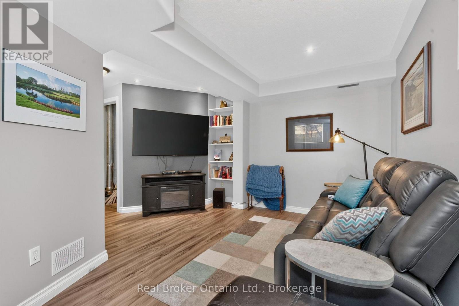 120 FARLAIN LAKE ROAD W - Image 8