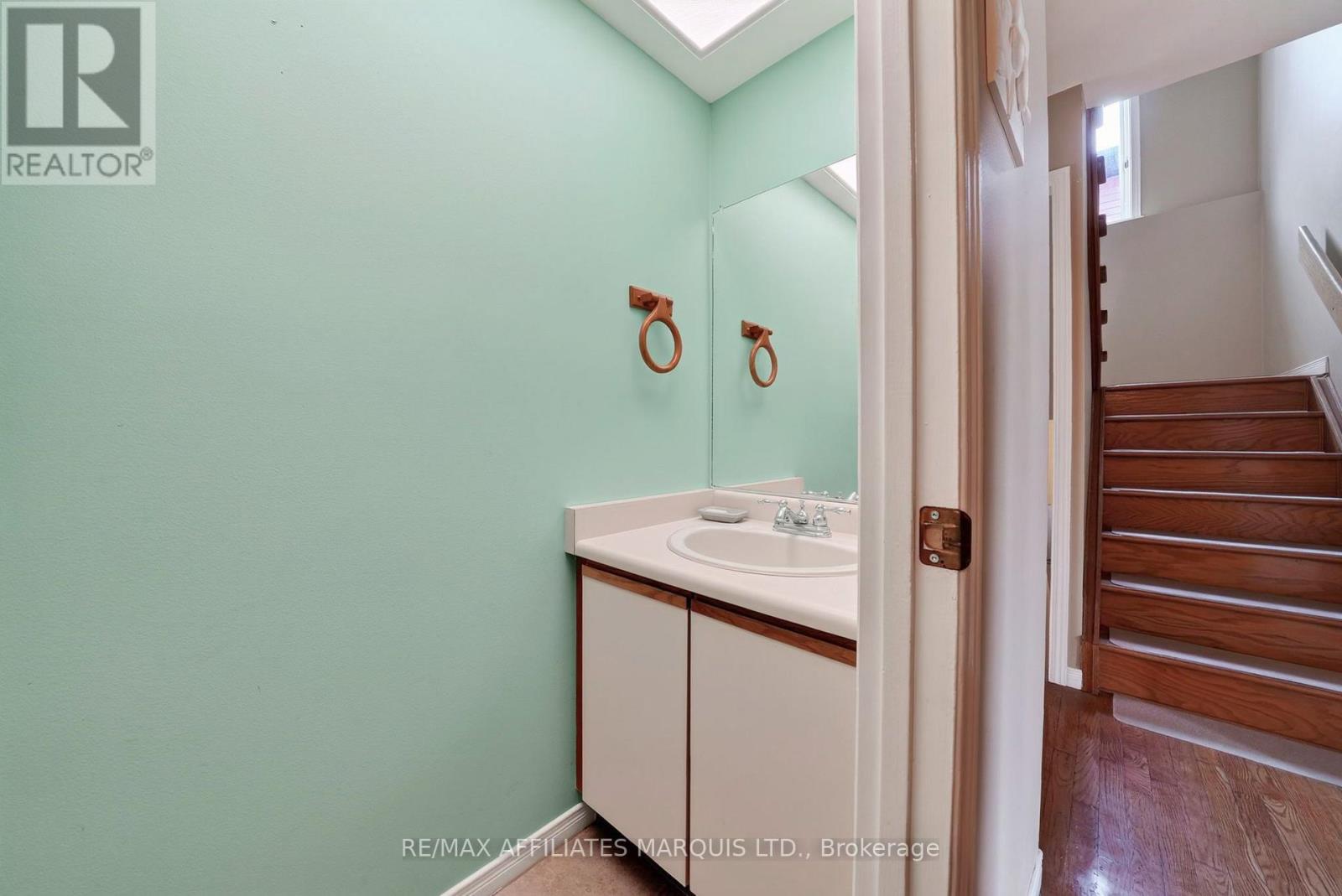 672 CHAMPLAIN DRIVE - Image 17