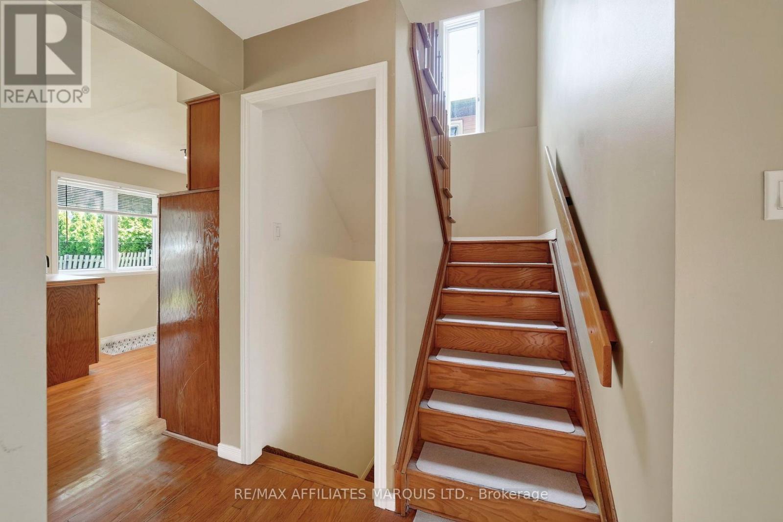 672 CHAMPLAIN DRIVE - 18