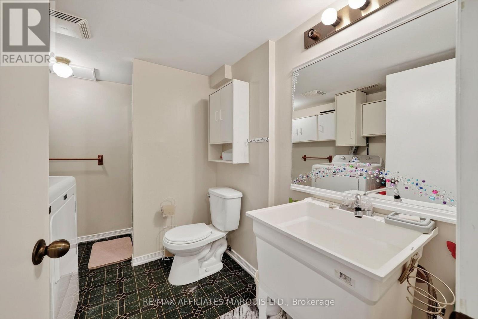 672 CHAMPLAIN DRIVE - Image 31