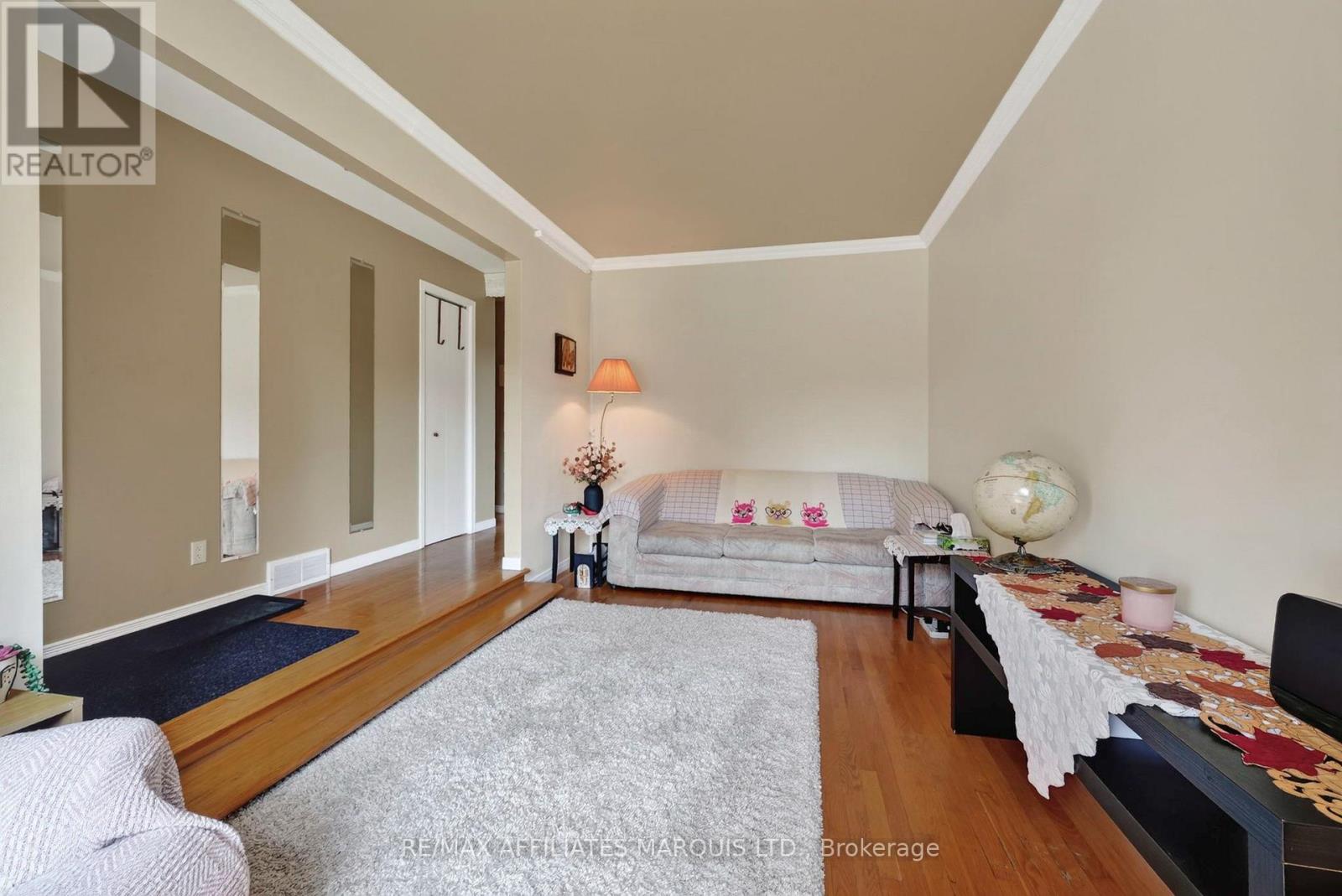 672 CHAMPLAIN DRIVE - 7