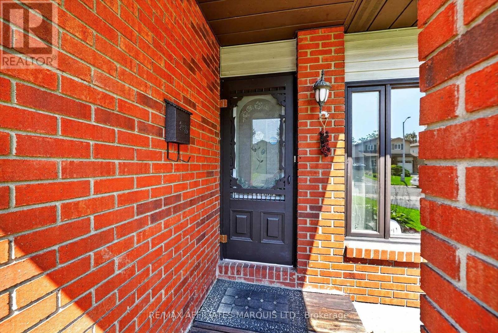 672 CHAMPLAIN DRIVE - Image 5