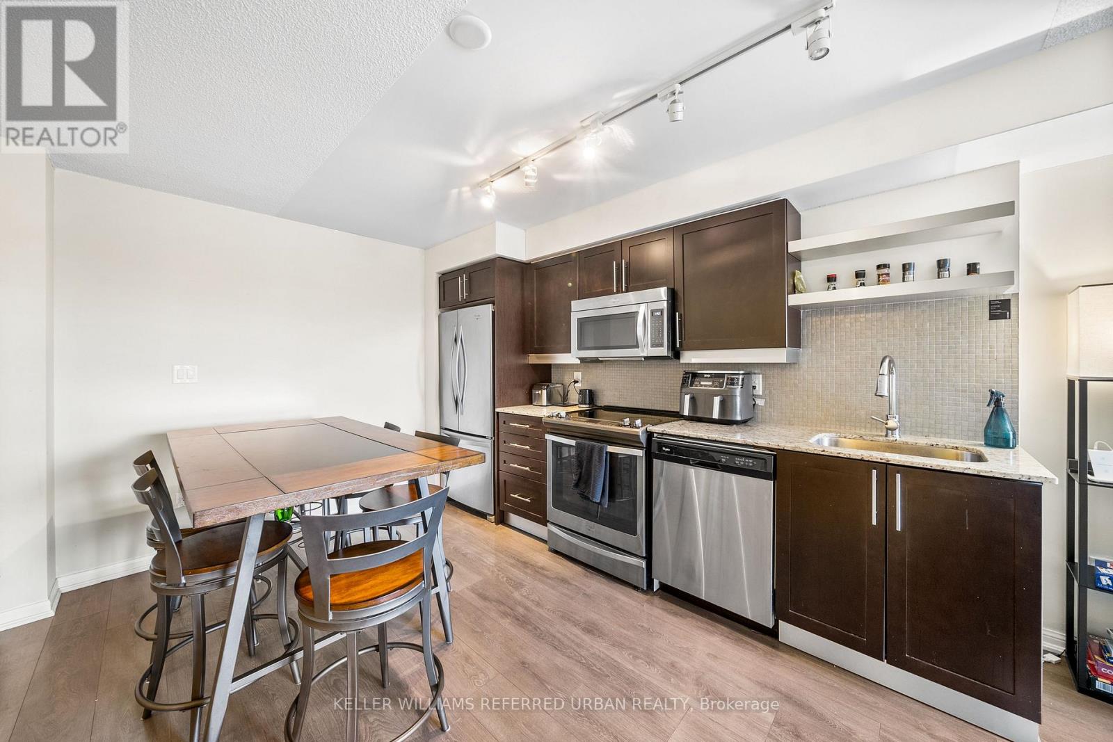 #1022 400 ADELAIDE STREET E - 6