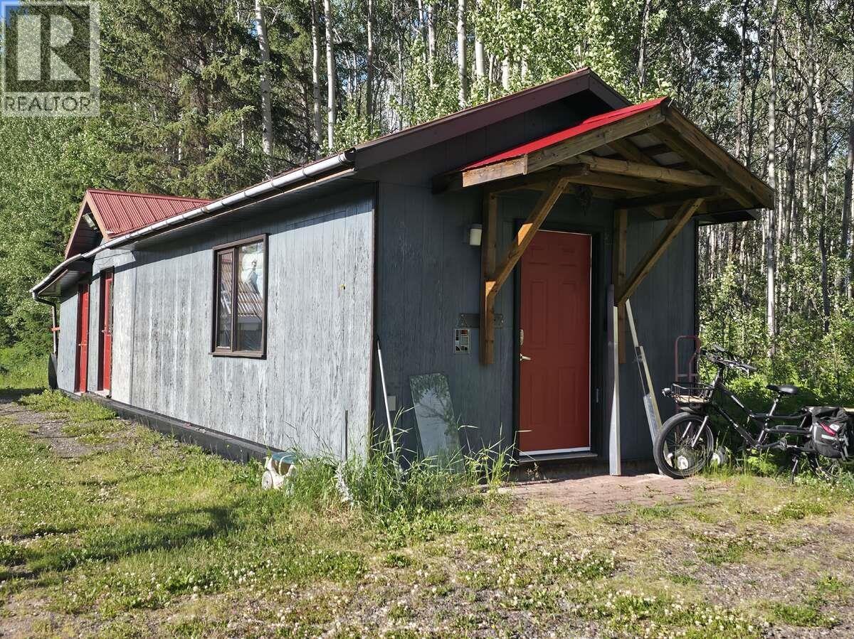 1055 HUDSON BAY MOUNTAIN ROAD - Image 35