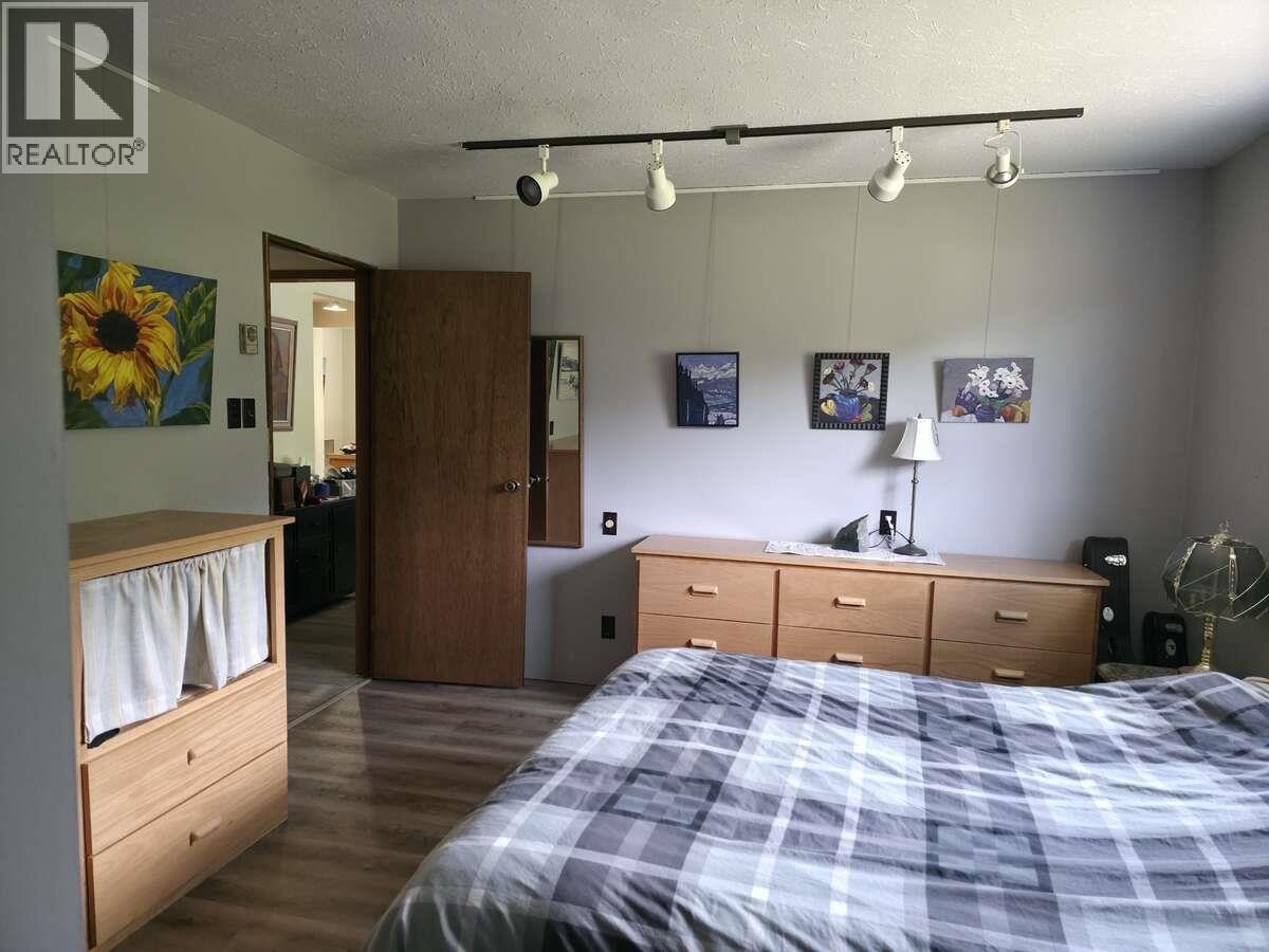 1055 HUDSON BAY MOUNTAIN ROAD - 13