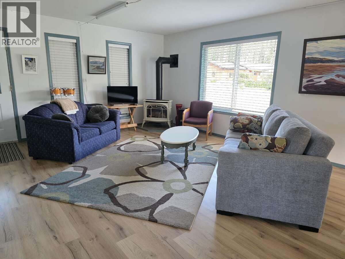 1055 HUDSON BAY MOUNTAIN ROAD - Image 28