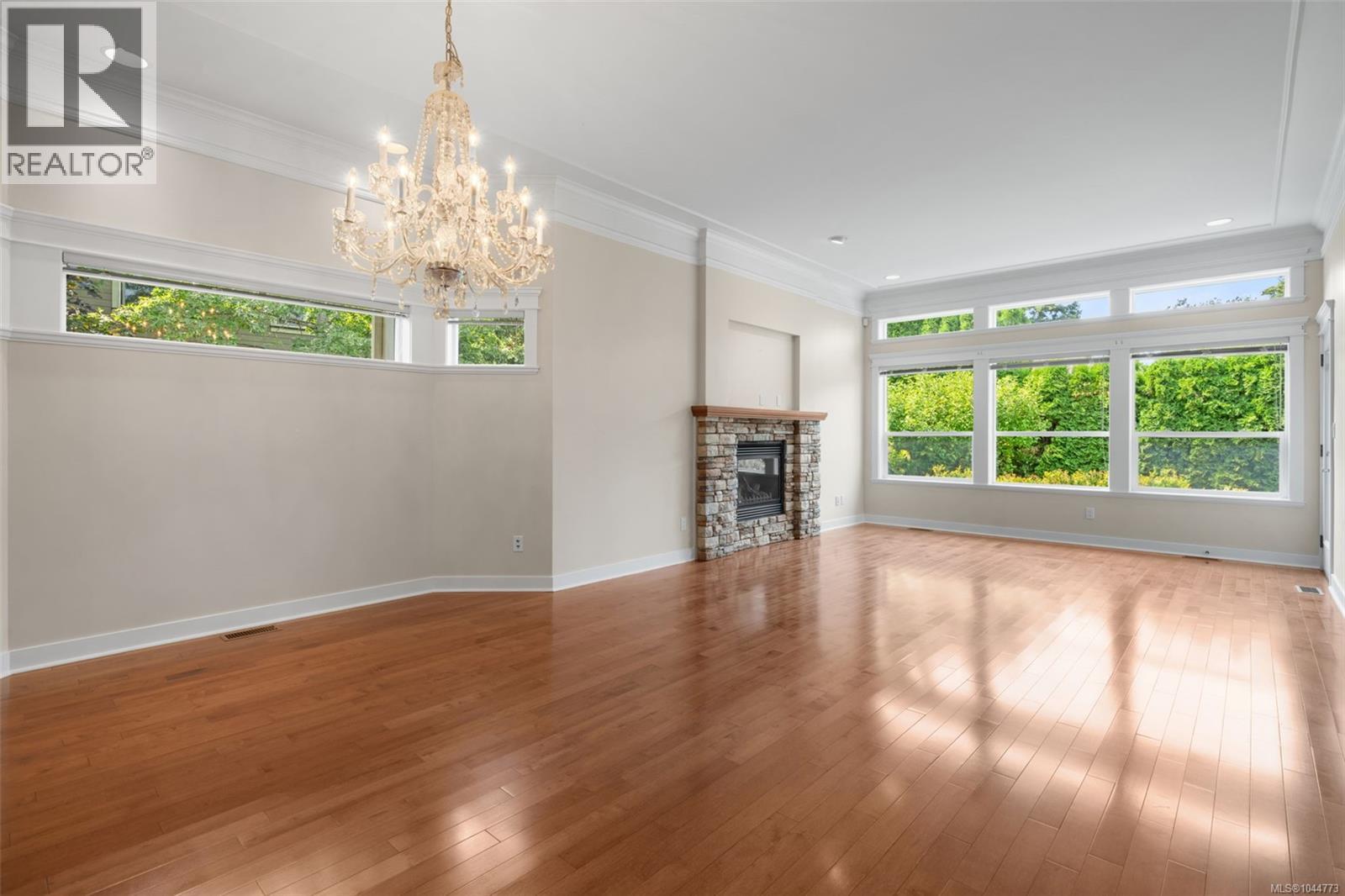 553 Heatherdale Lane - Image 12