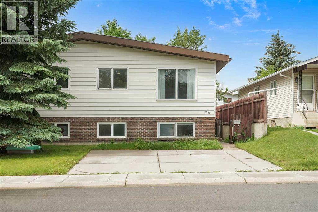 Property for sale at 28 Cayuga Crescent W
