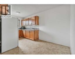 28 Cayuga Crescent W - photo 5