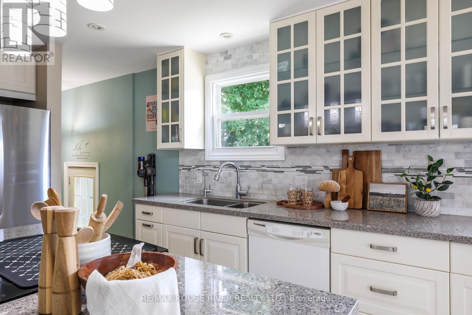 109 ELGIN STREET - 2