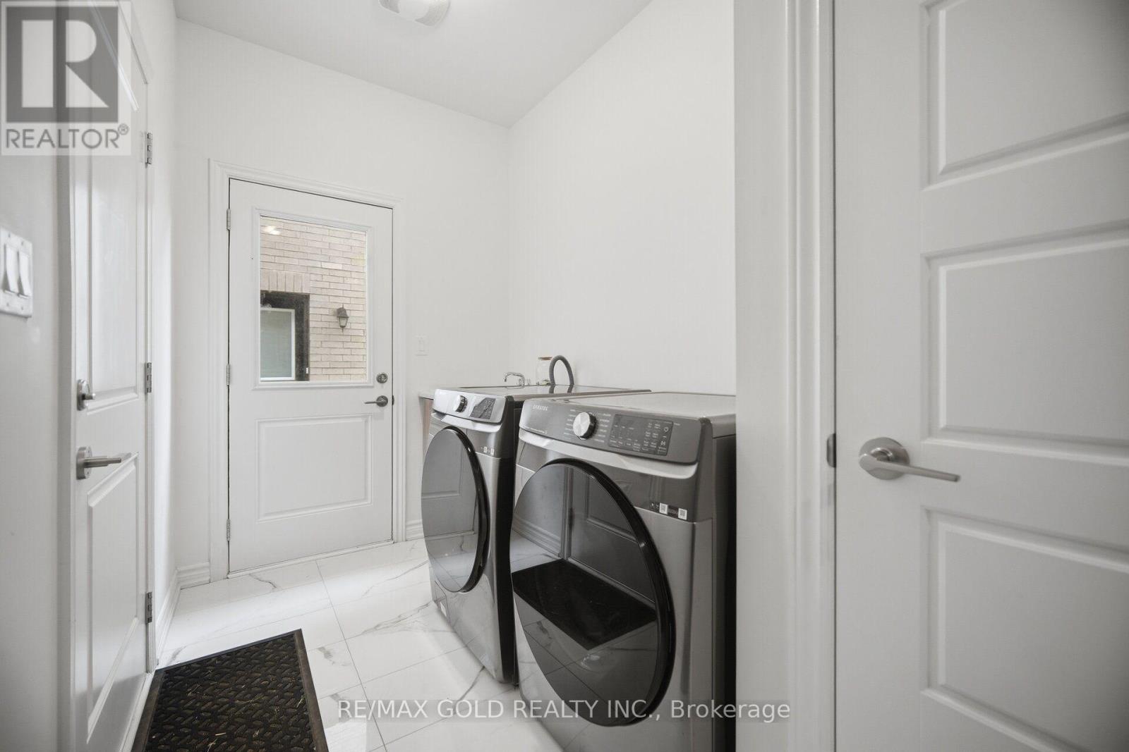 426 CORONATION ROAD - 20