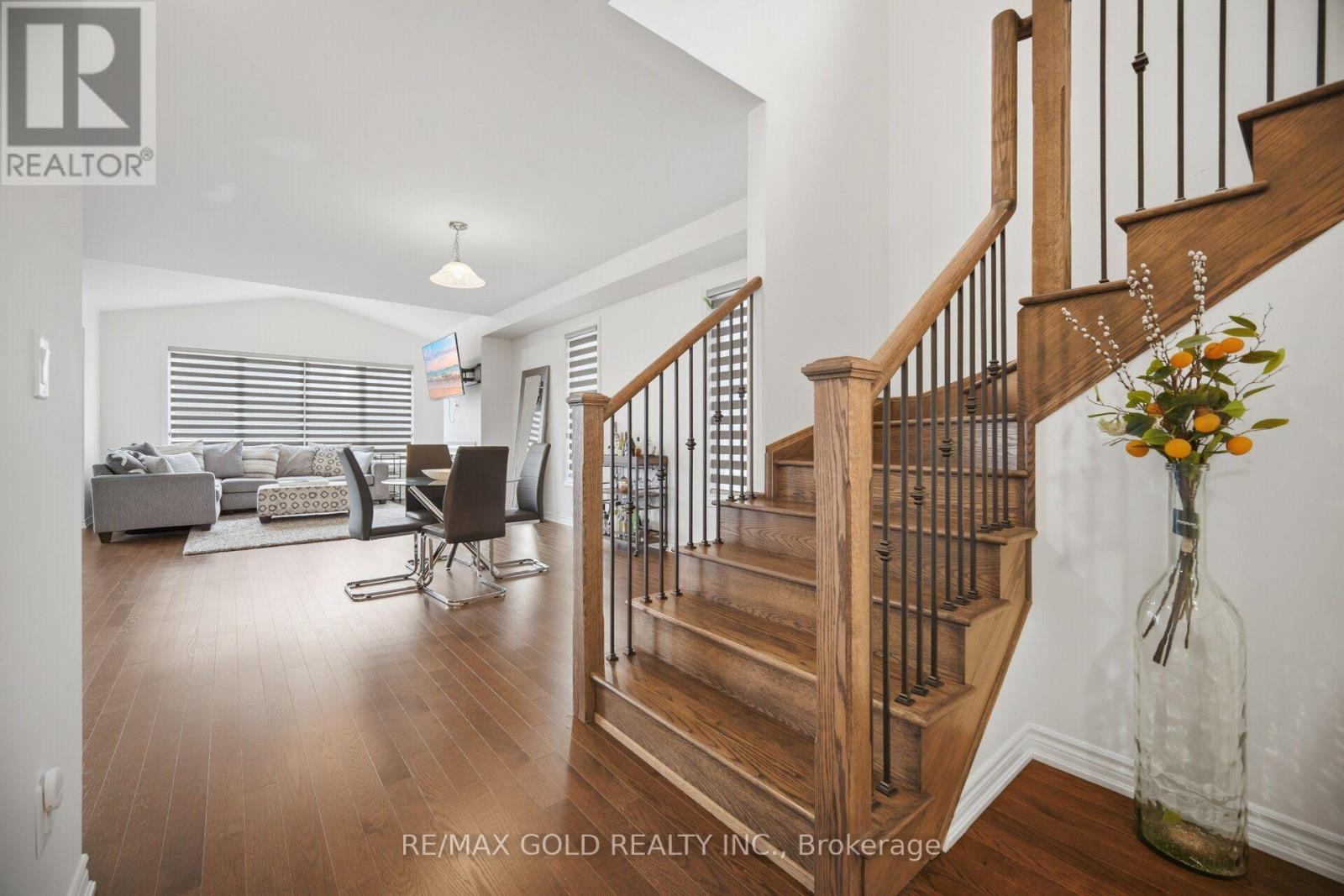 426 CORONATION ROAD - 21