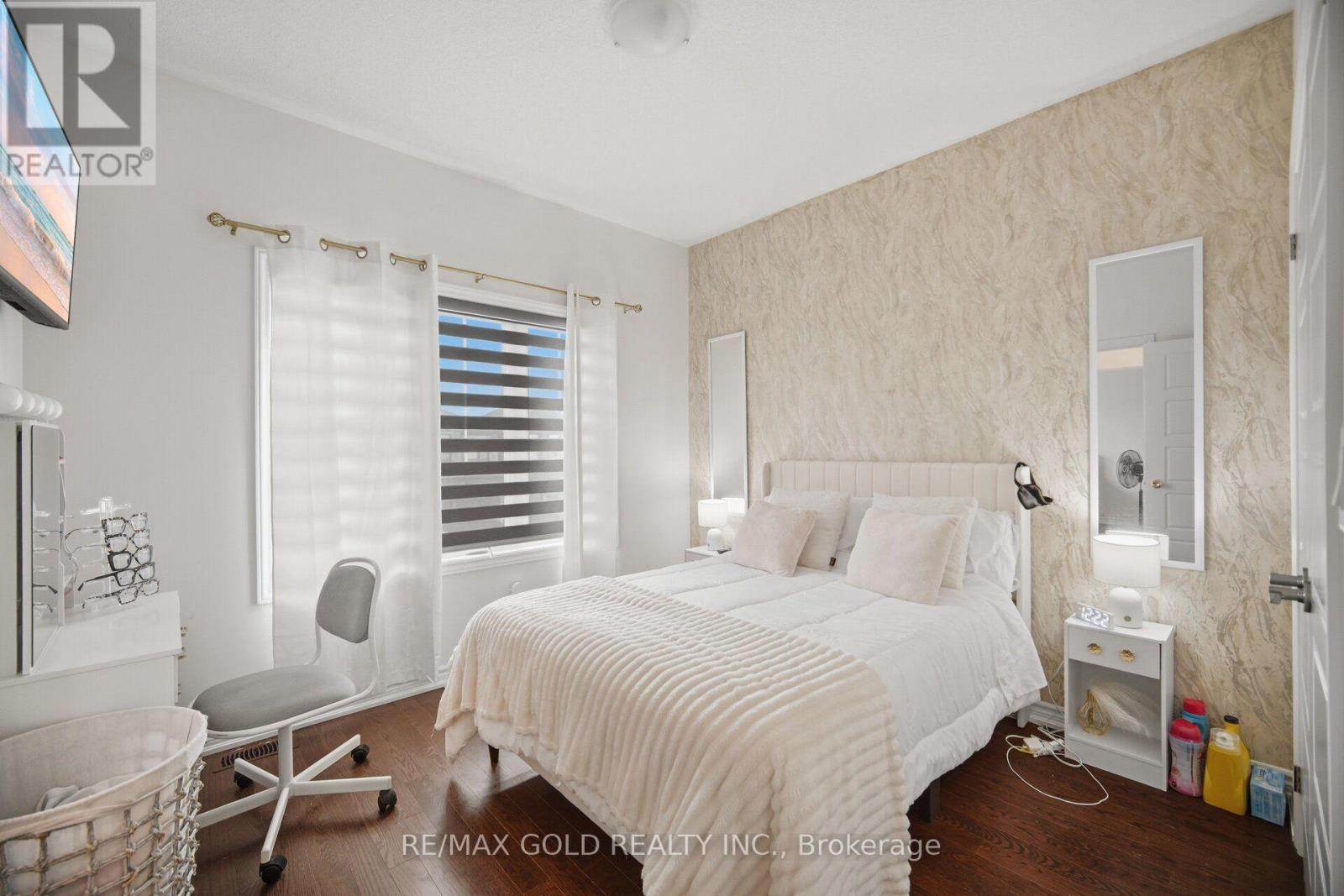 426 CORONATION ROAD - Image 33