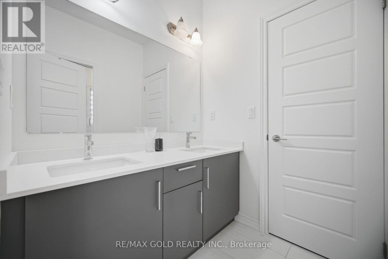 426 CORONATION ROAD - Image 35