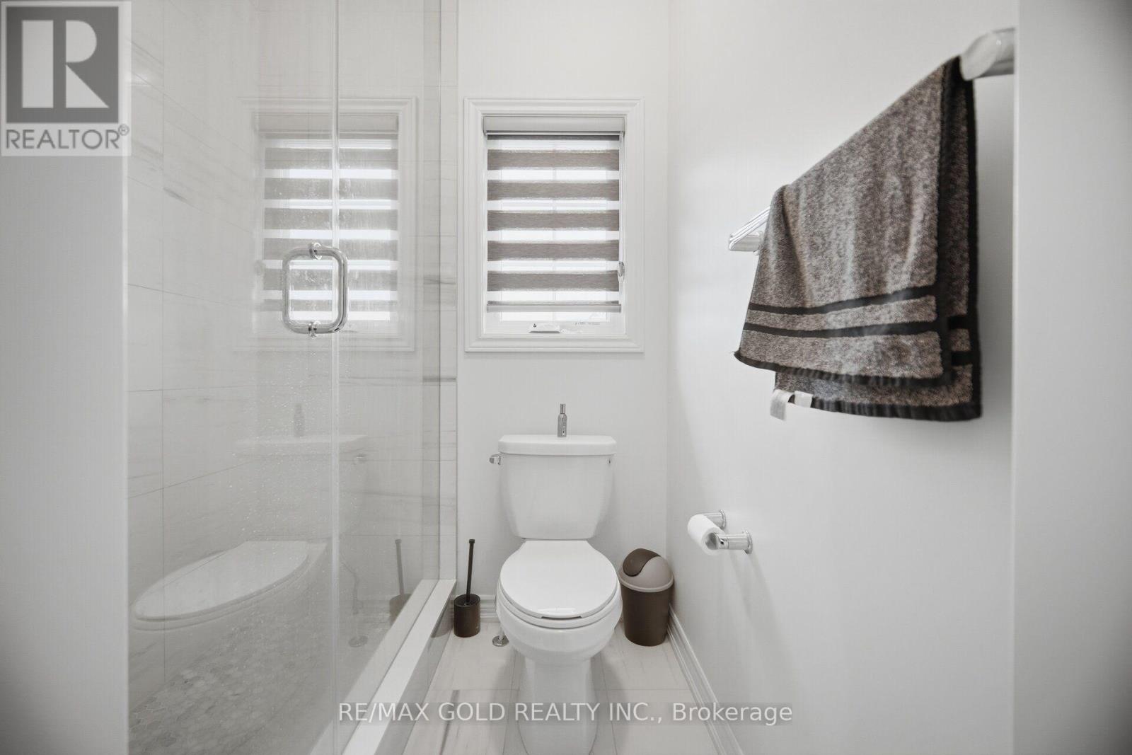 426 CORONATION ROAD - 36