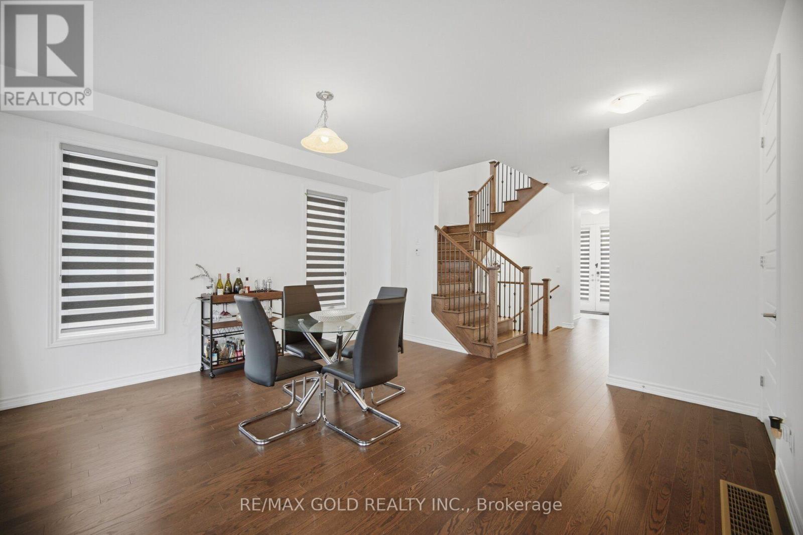 426 CORONATION ROAD - 8