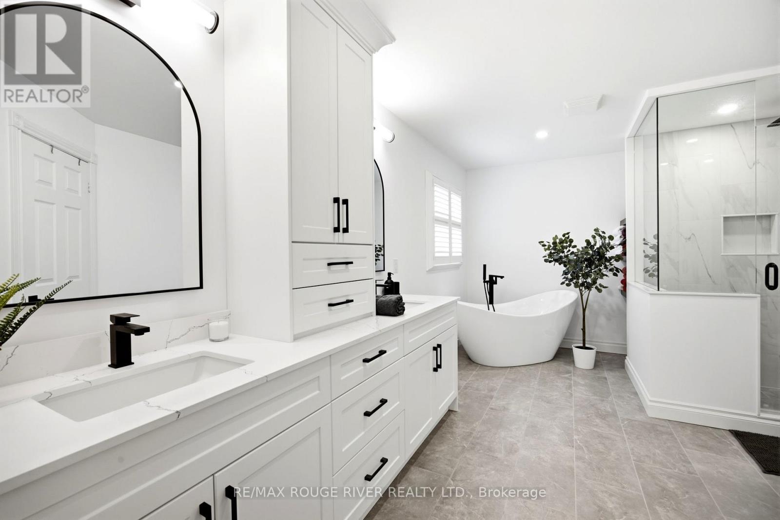 34 KENNETT DRIVE - 32