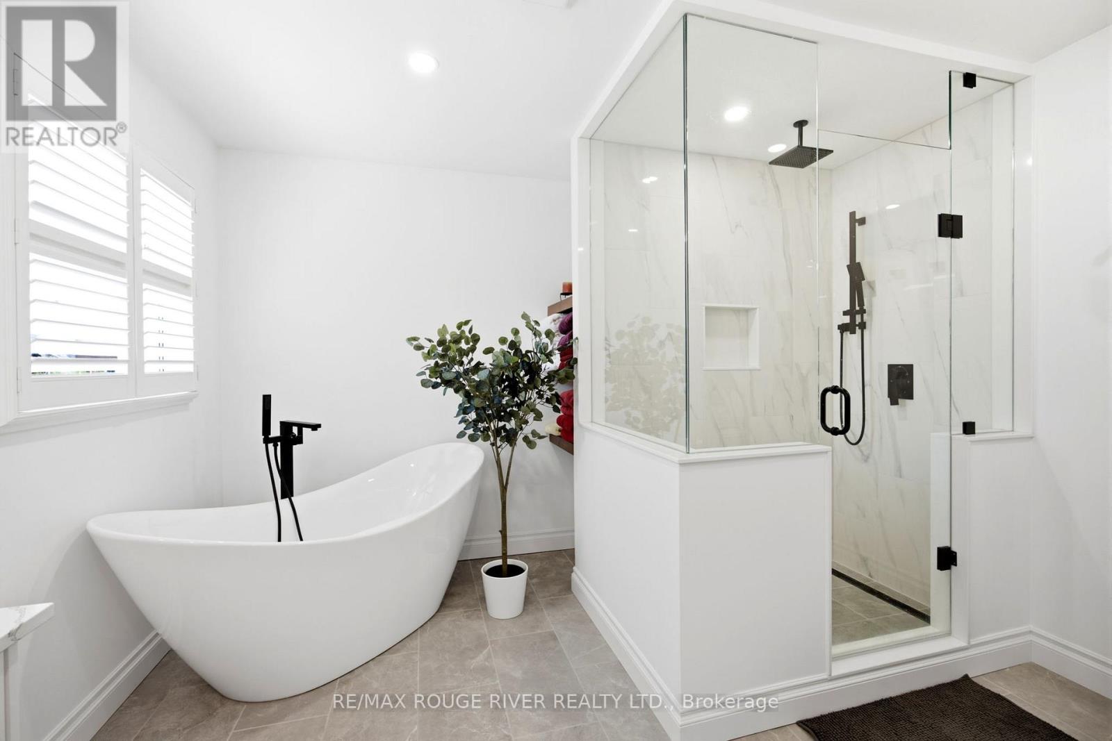 34 KENNETT DRIVE - 33