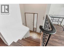 28 Cayuga Crescent W - photo 2