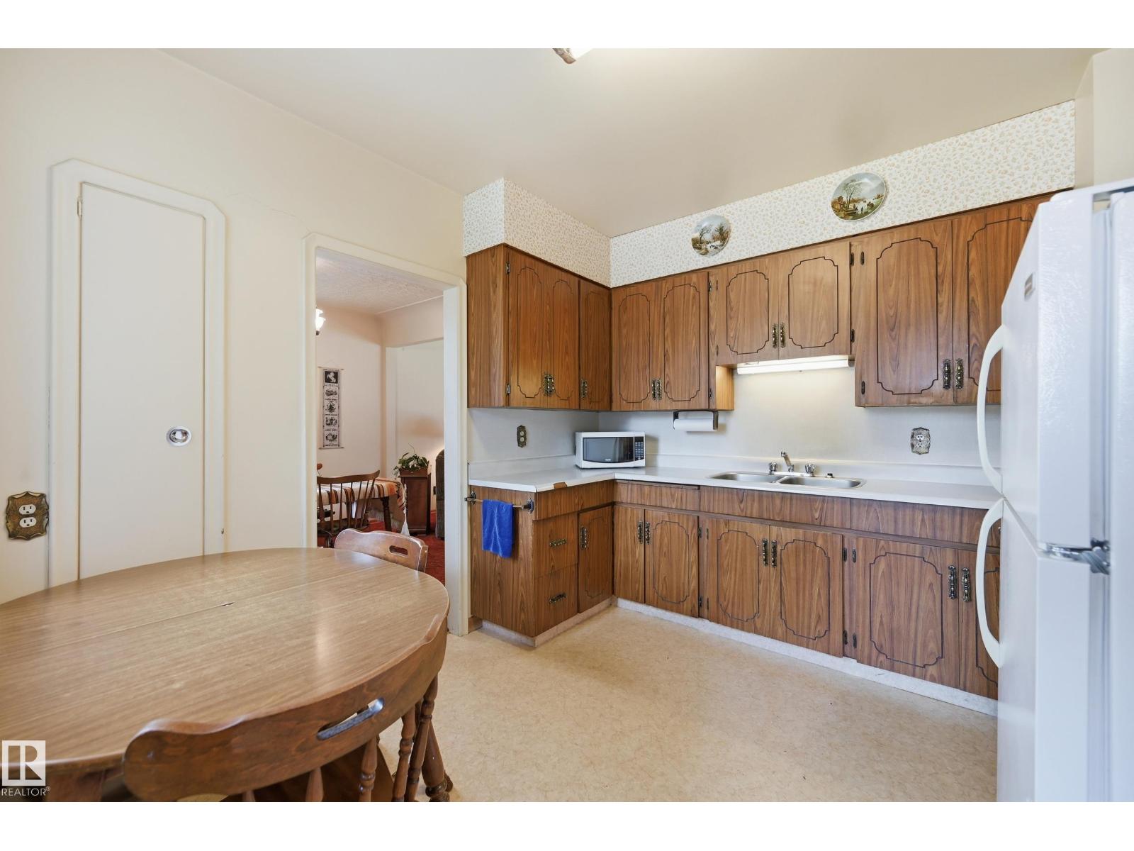 11310 110 Avenue NW - Photo 17