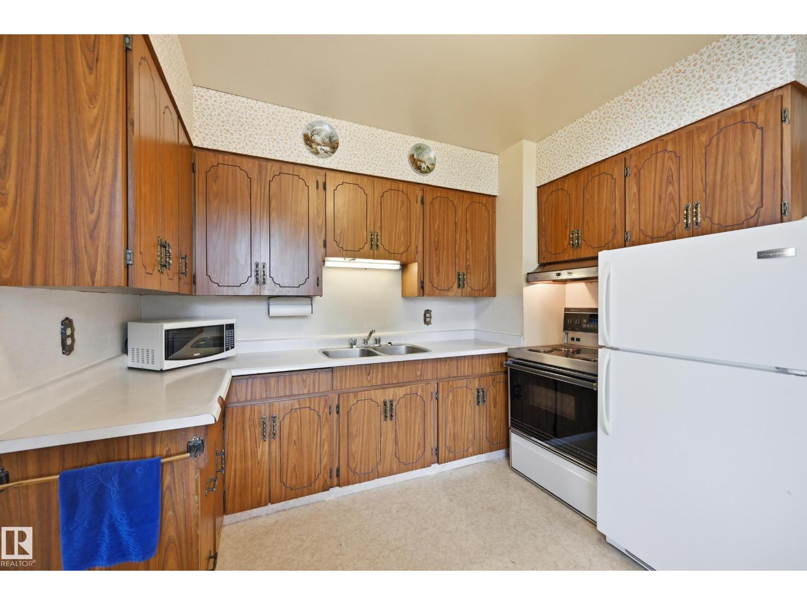 11310 110 Avenue NW - Photo 18