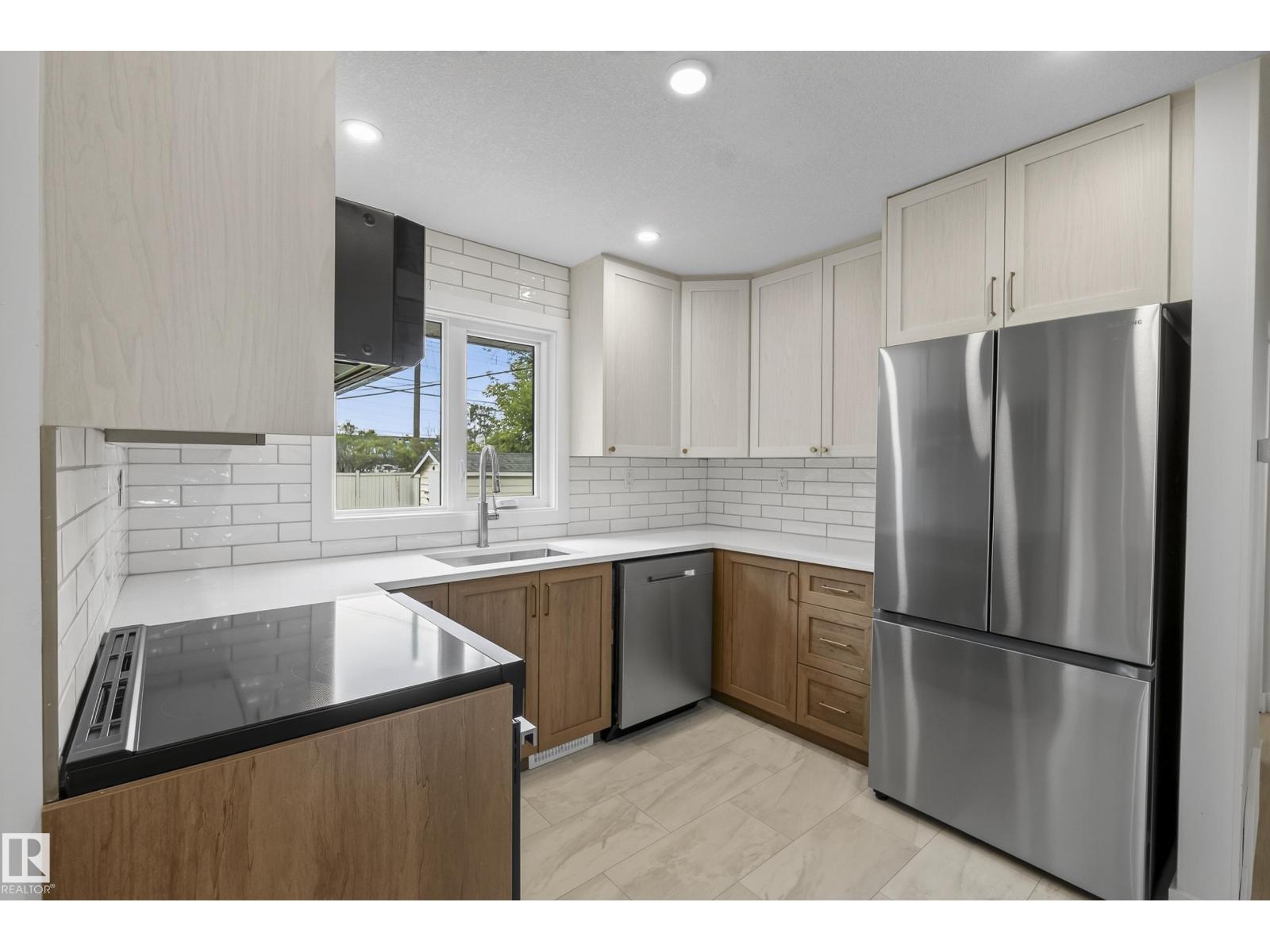 8715 64 AV NW - 14
