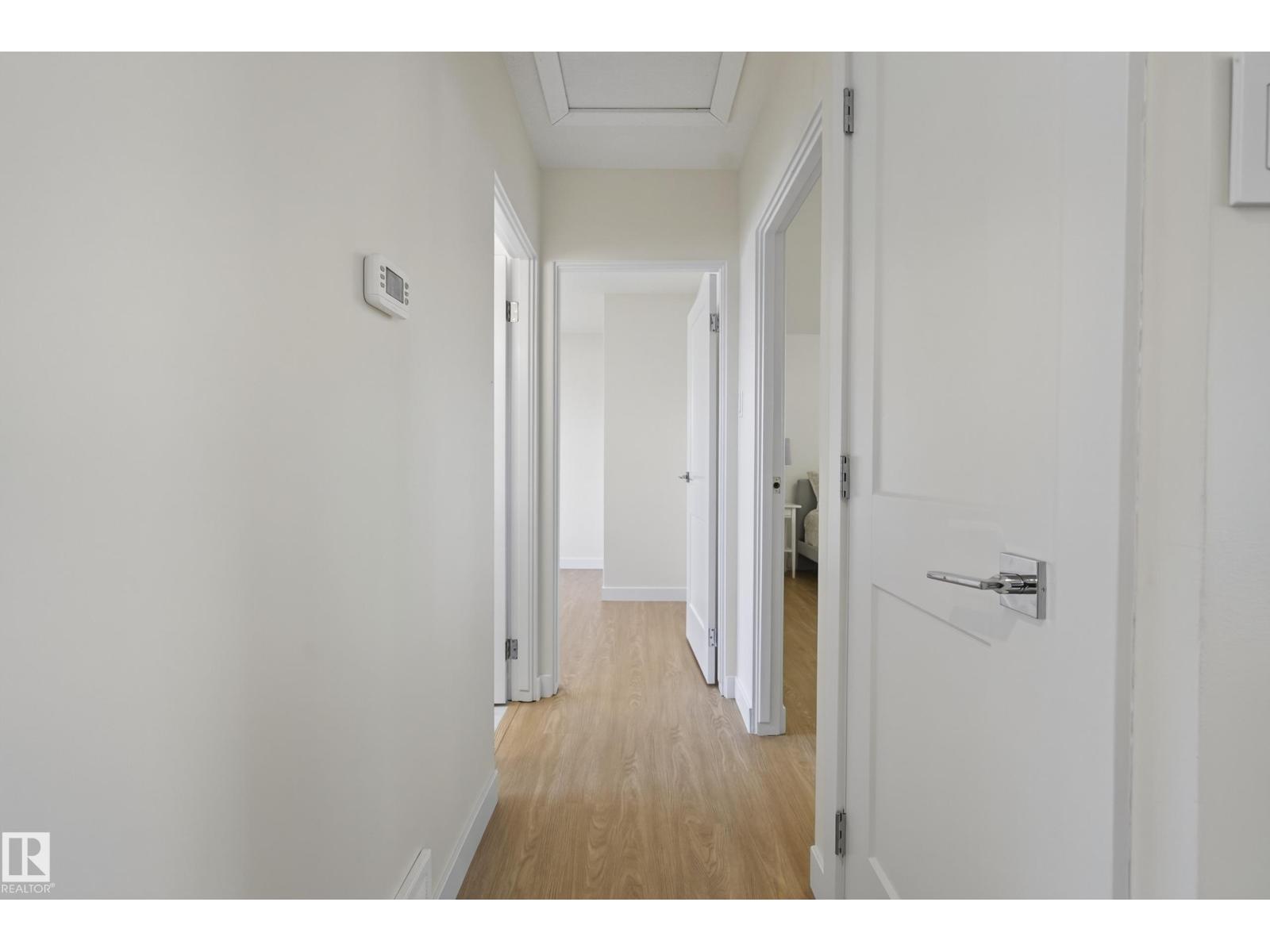 8715 64 AV NW - 20