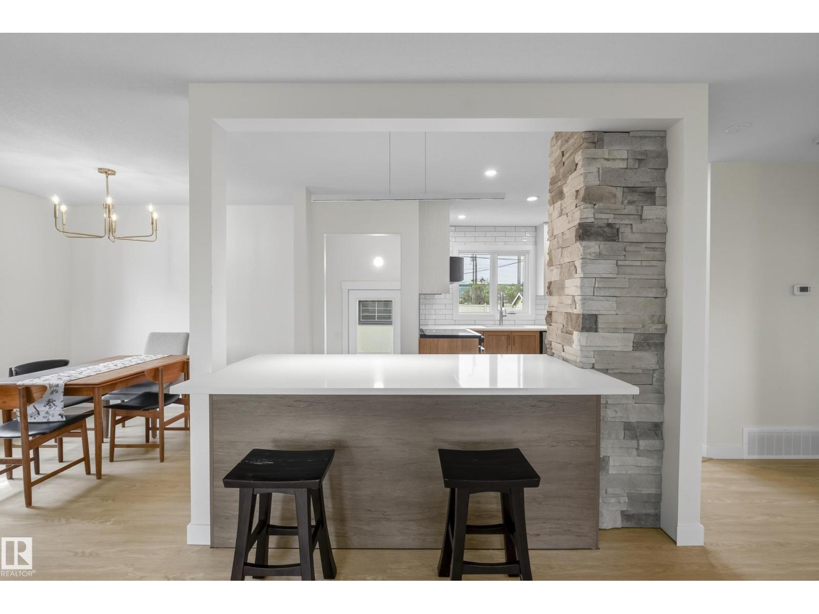 8715 64 AV NW - 11