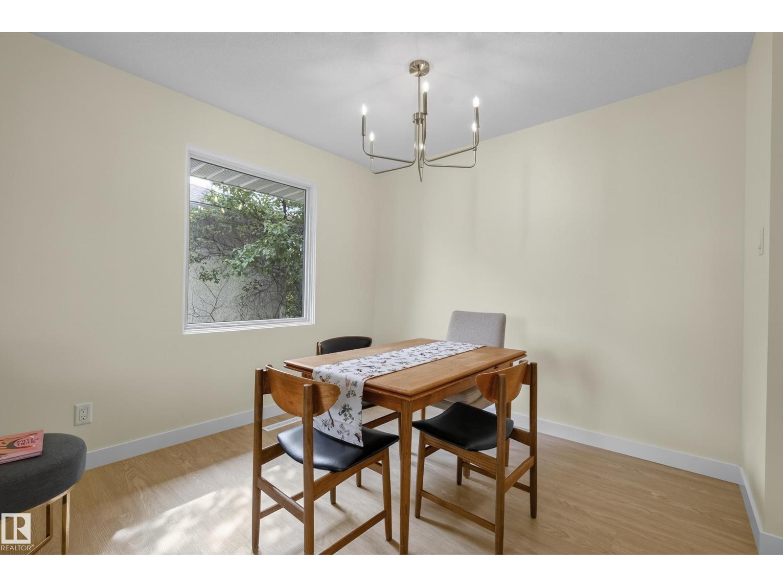 8715 64 AV NW - 18