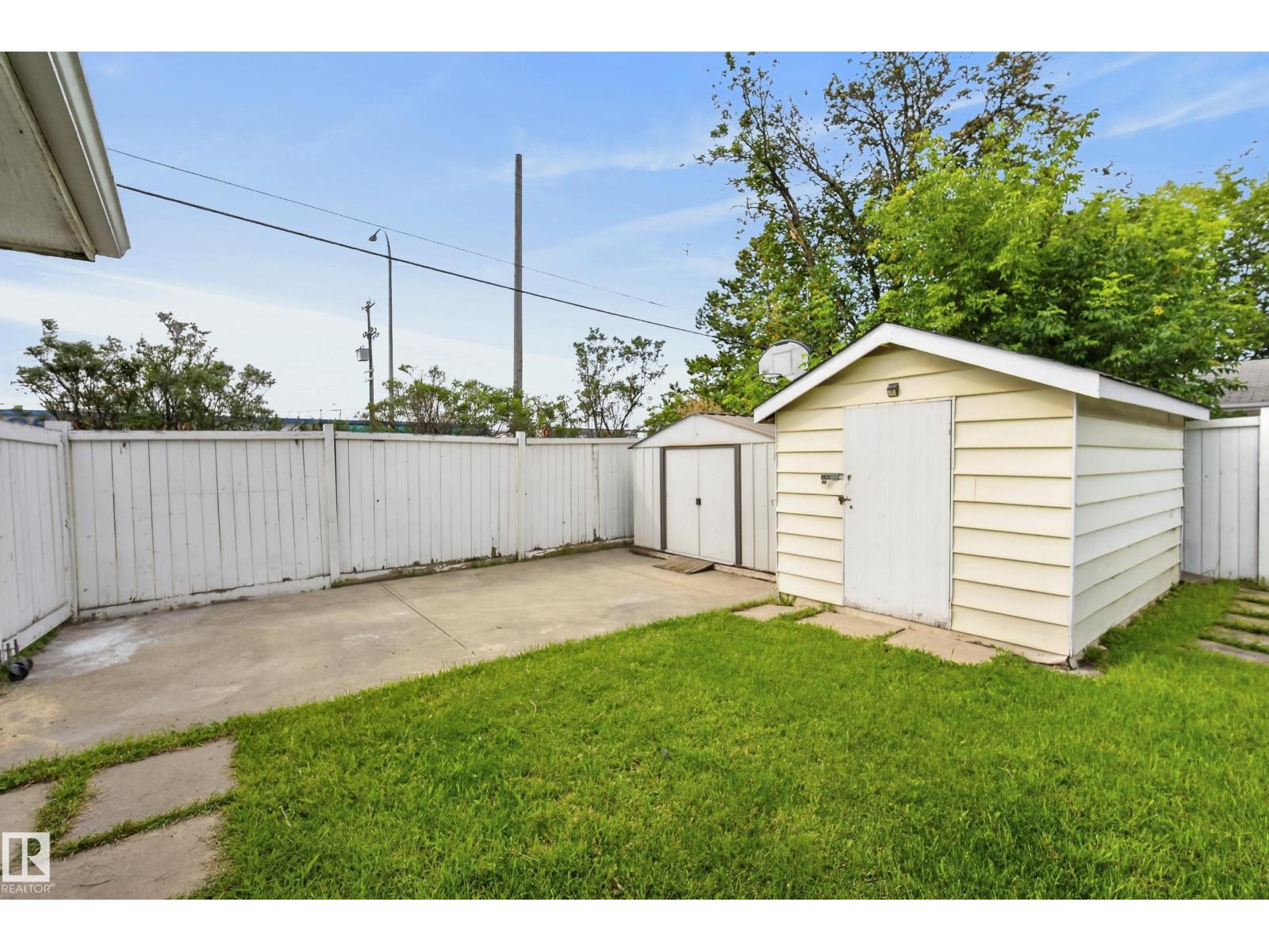 8715 64 AV NW - 45