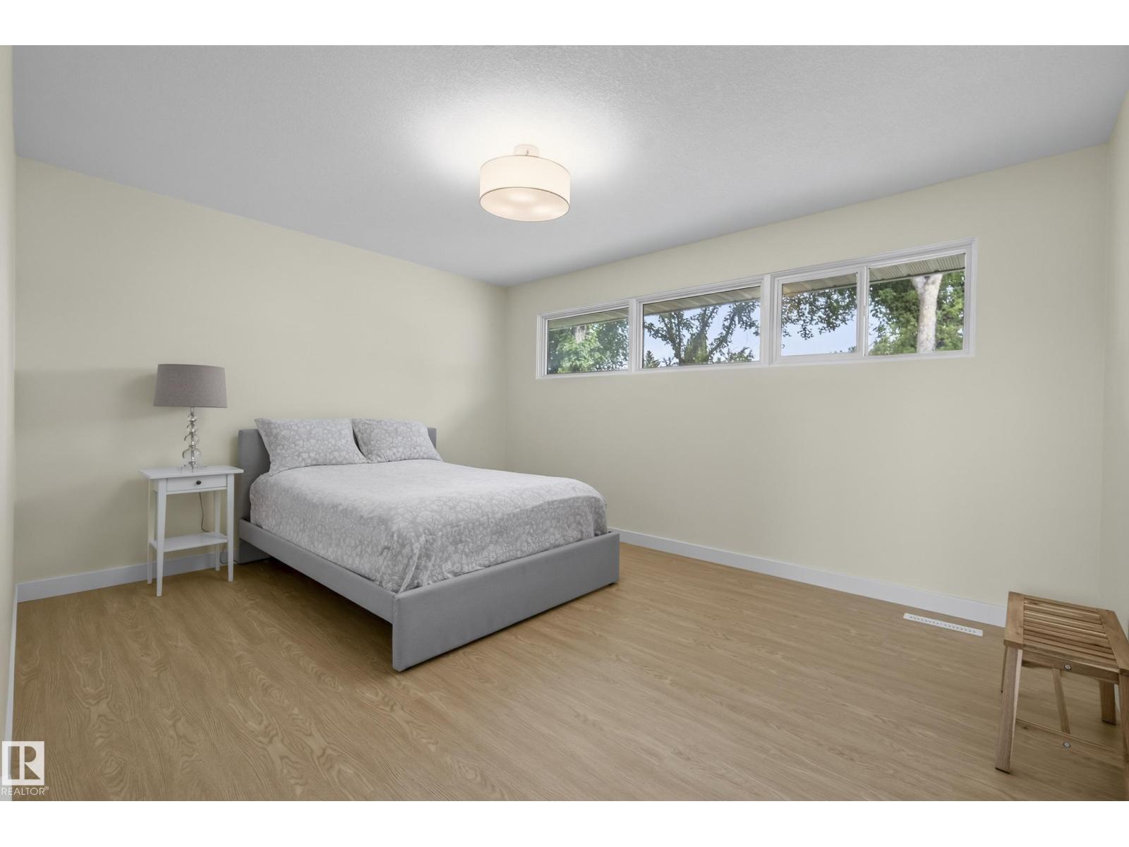 8715 64 AV NW - 21