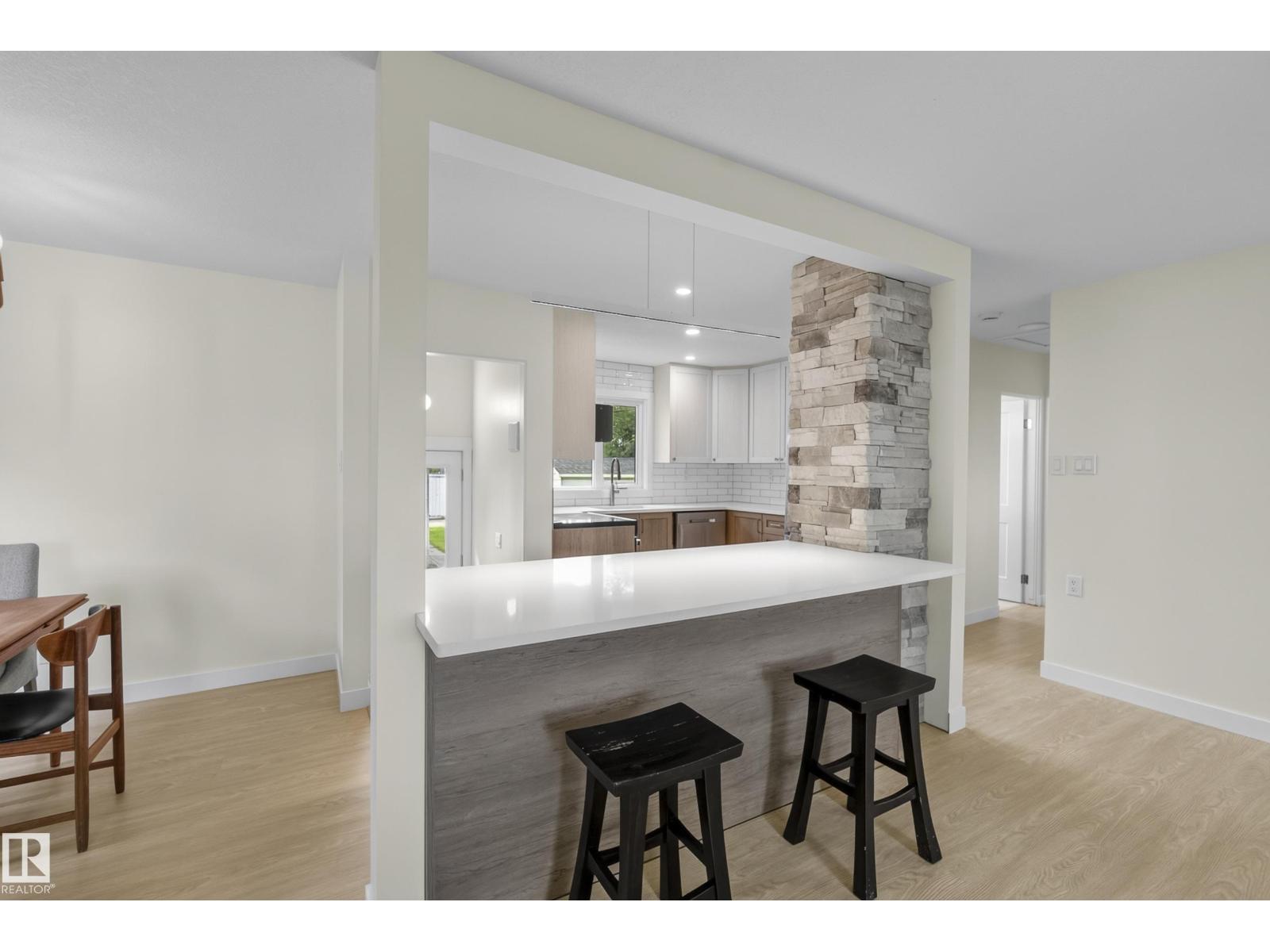 8715 64 AV NW - 12