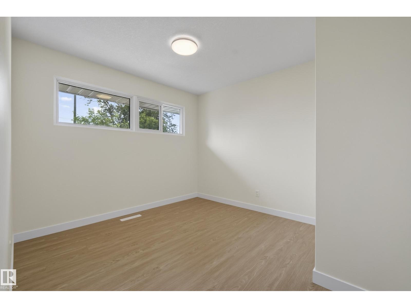 8715 64 AV NW - 24