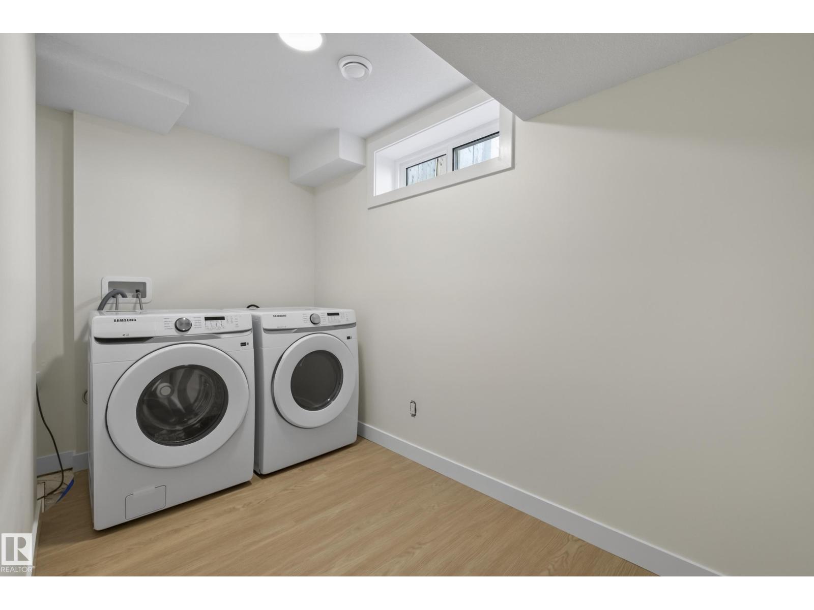 8715 64 AV NW - 36