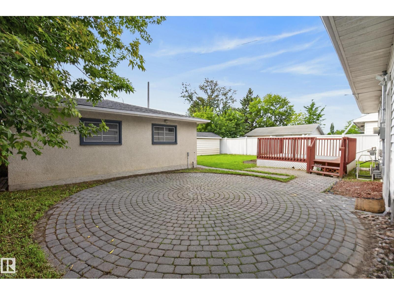 8715 64 AV NW - 41