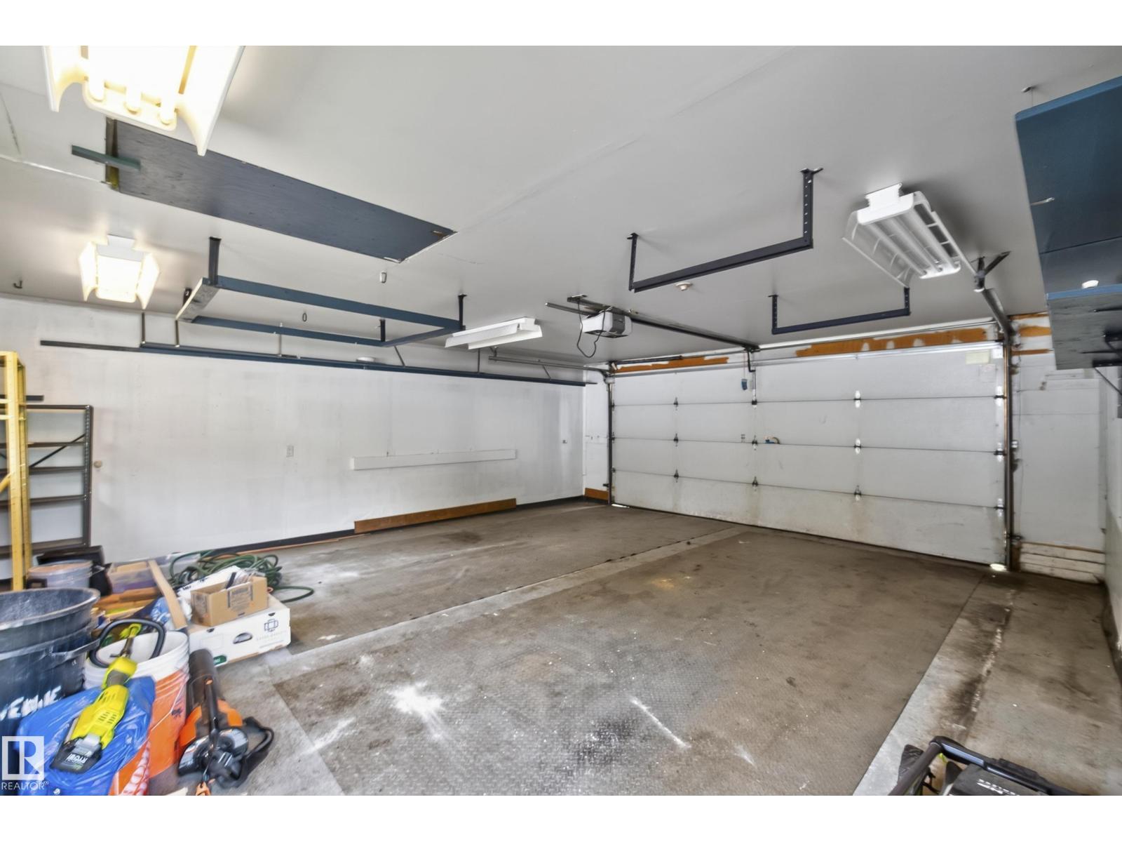 8715 64 AV NW - 47