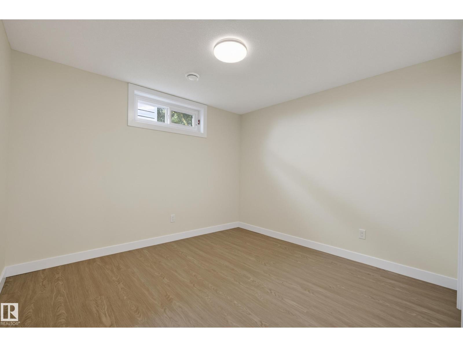 8715 64 AV NW - Image 33