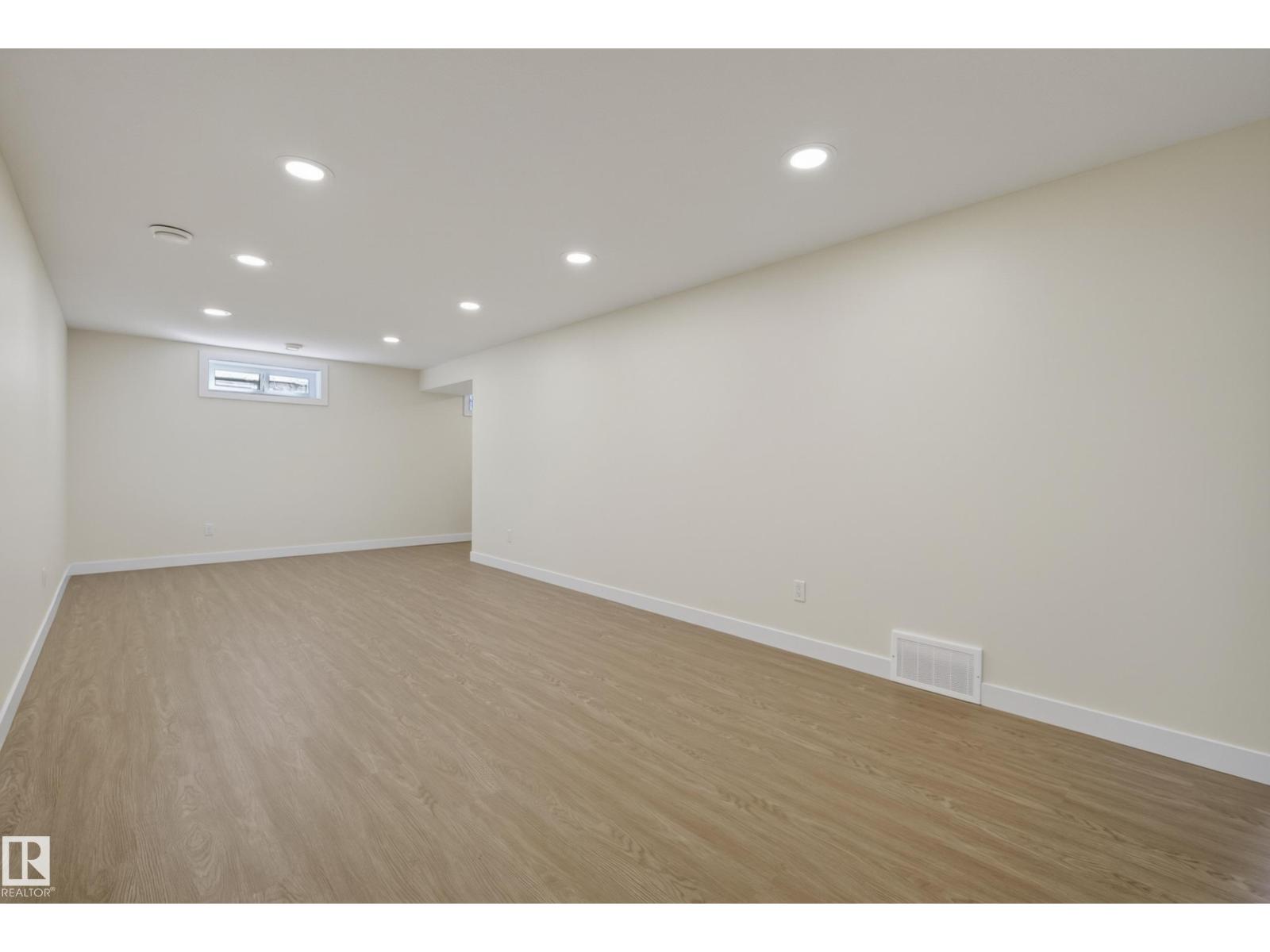 8715 64 AV NW - 31