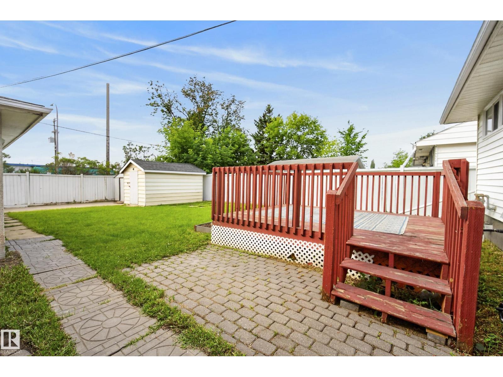 8715 64 AV NW - 42