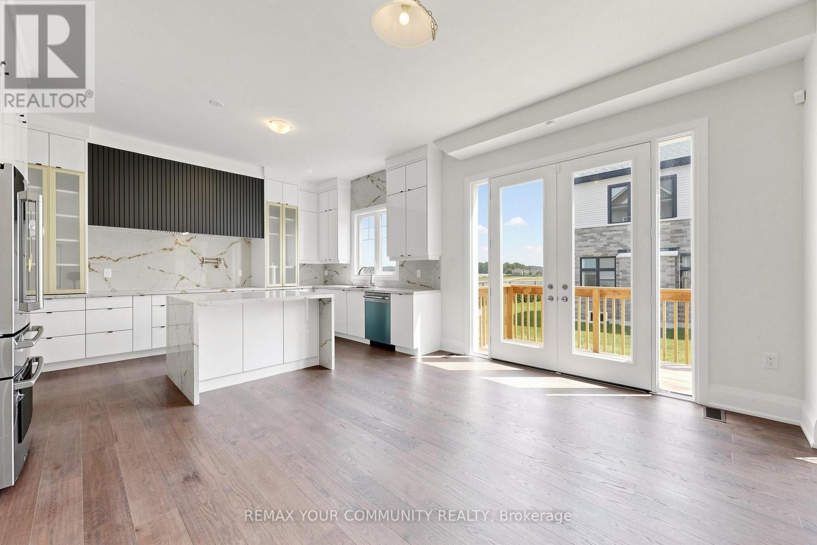33 LORRAIN HAND CRESCENT - 9